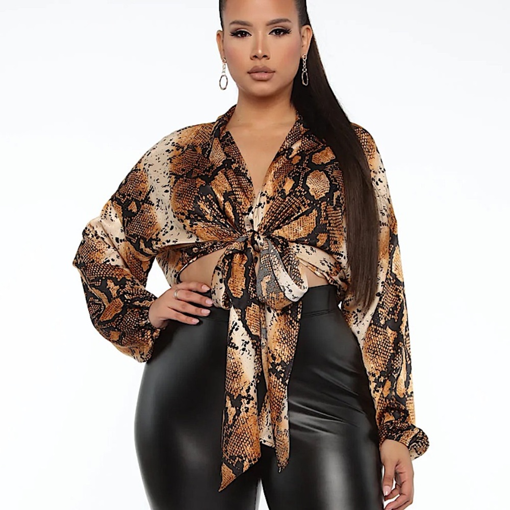 Wild Ride Tie Front Top -2x - Picture 3 of 4